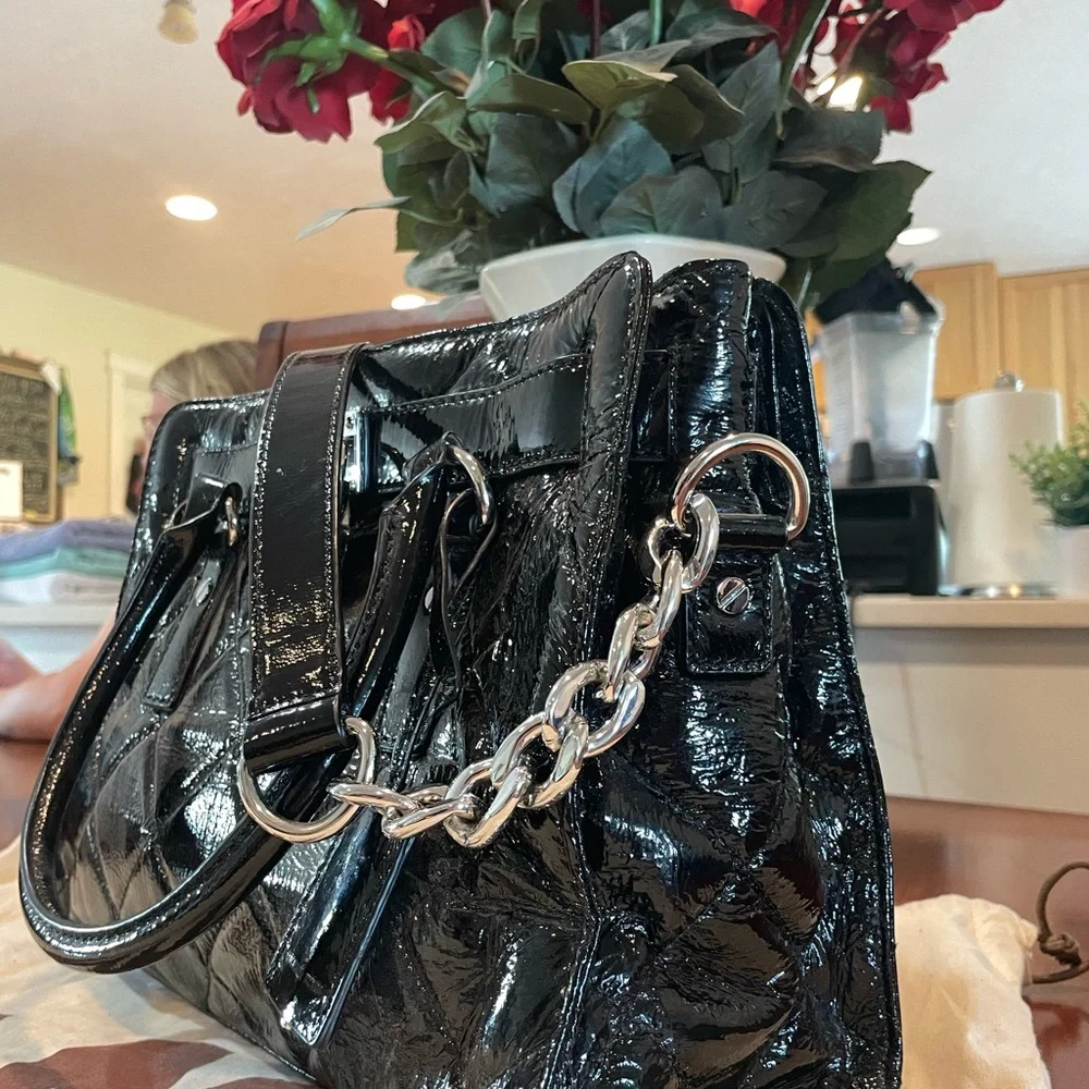 NEW Michael Kors quilted patent leather shoulder/tote bag NWOT. - Picture 4 of 12